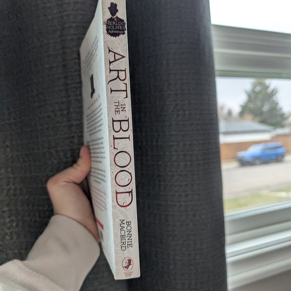 2/$10 Art in the Blood Book Bonnie Macbird A Sherlock Holmes Adventure - Picture 2 of 2